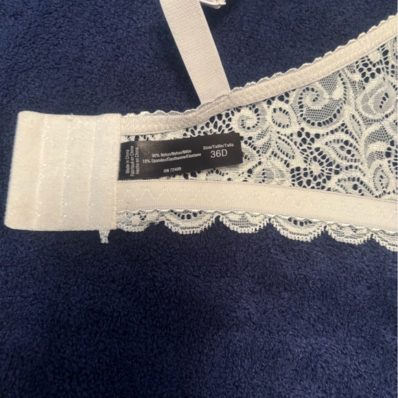 Four very pretty bras two lightly lined , two unlineded - Picture 4 of 11